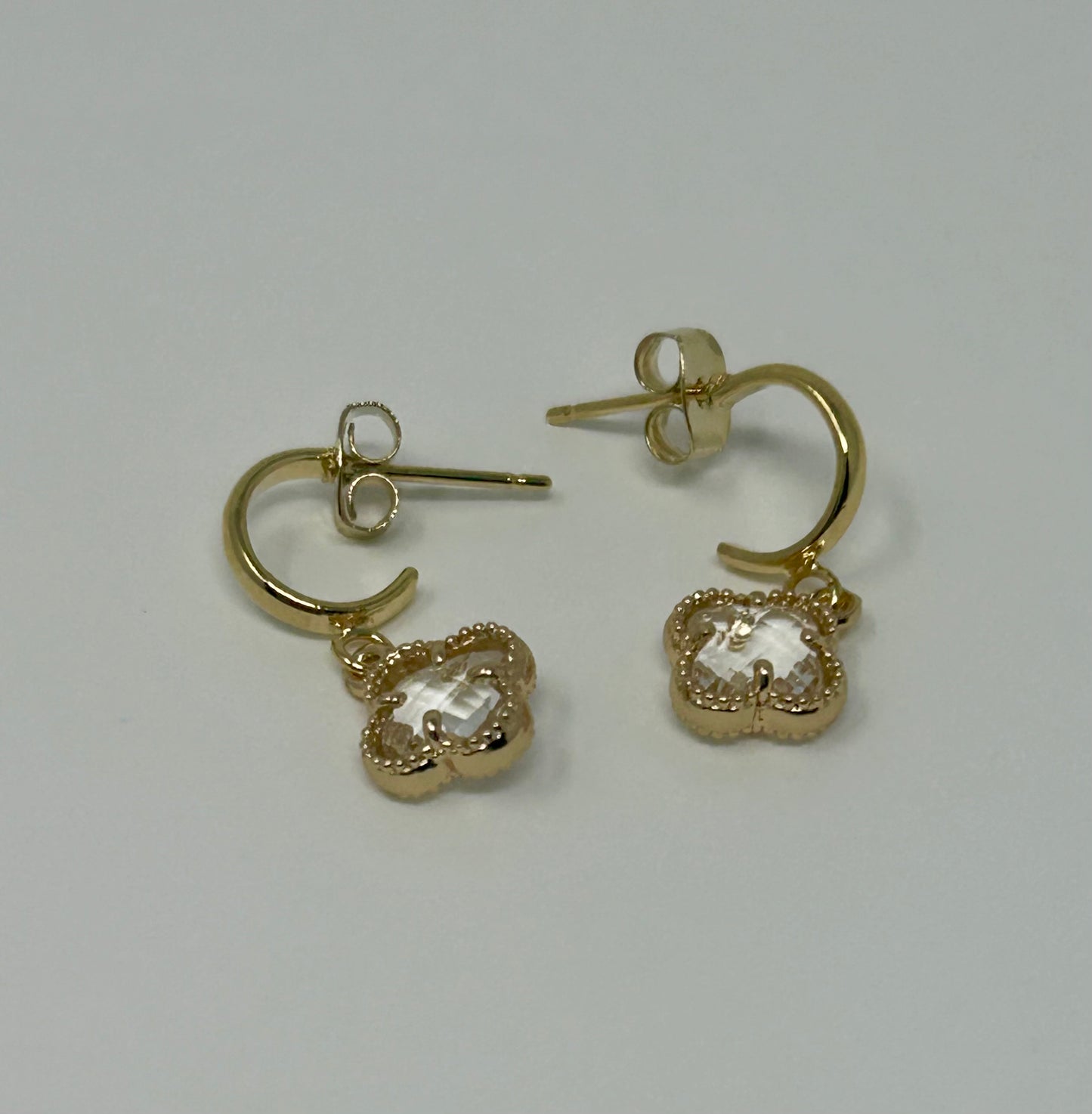 Glass Clover Shaped Dangle Earring Clear/Gold