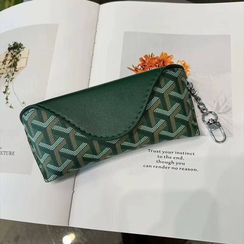 Travel-Friendly Glasses Case with Keychain Clip - Gifts