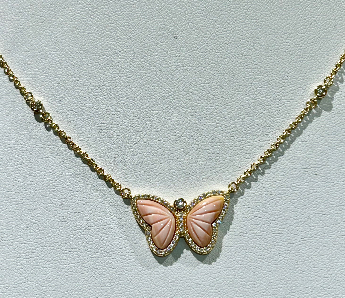 Allure Butterfly Necklace pink