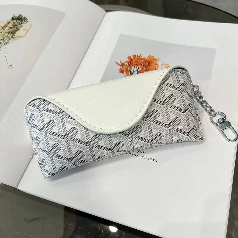 Travel-Friendly Glasses Case with Keychain Clip - Gifts