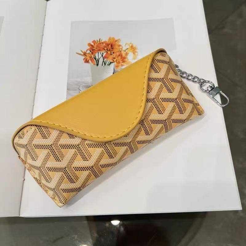 Travel-Friendly Glasses Case with Keychain Clip - Gifts
