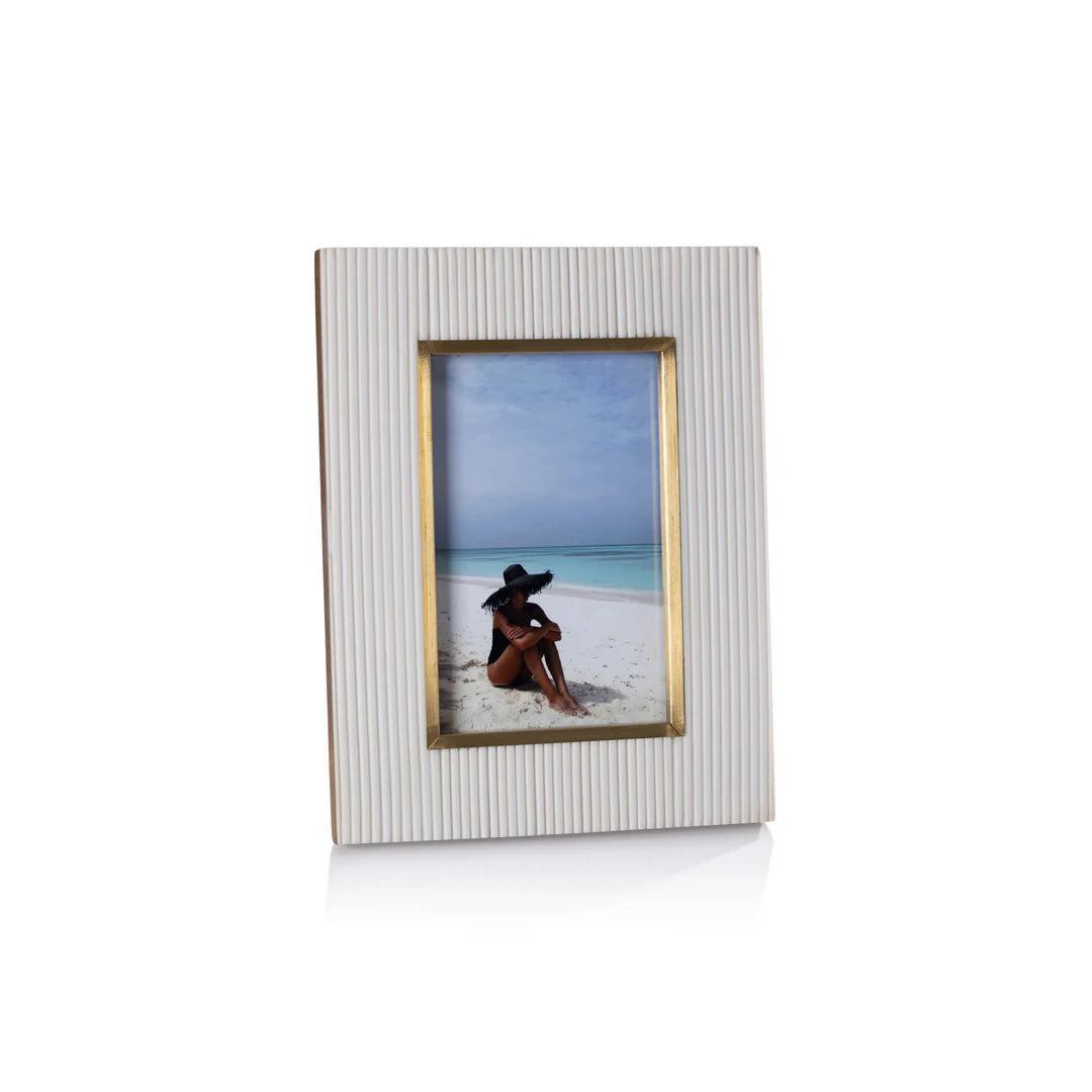 Bossa Ribbed White Resin Photo Frame with Brass Inside Border - Thumbnail 2